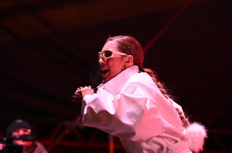 Novi Sad gorio uz Senidah: Spens na nogama, publika u transu do poslednjeg takta