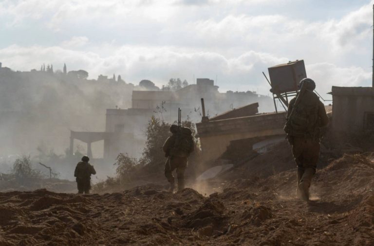 Šok snimak: Vojnici prelaze granicu na skijama VIDEO