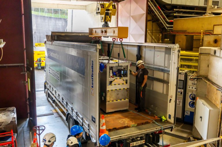 Podvig naučnika u CERN-u: Kamionom prevoze antimateriju FOTO