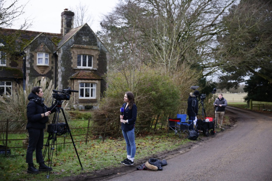 Bez milosti: Kralj izbacio brata iz kuće, spalili mu nameštaj
