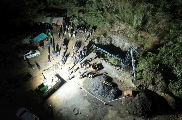 Tragedija u Kongu: Stotine poginulih u odronu u rudniku; Među njima i djeca FOTO