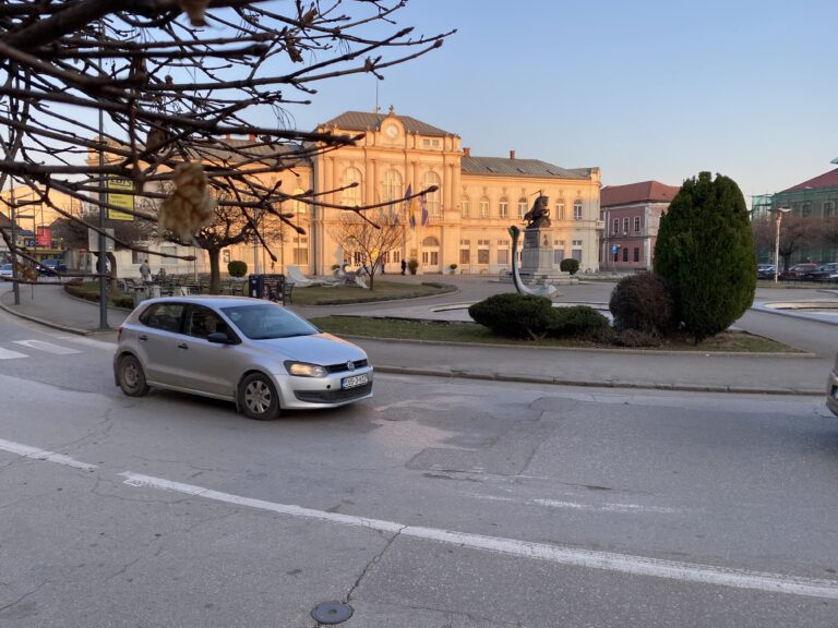 Sutra međustranački sastanak