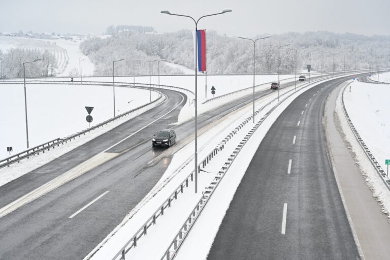 Snijeg stvara ogromne probleme na auto-putu u Hrvatskoj