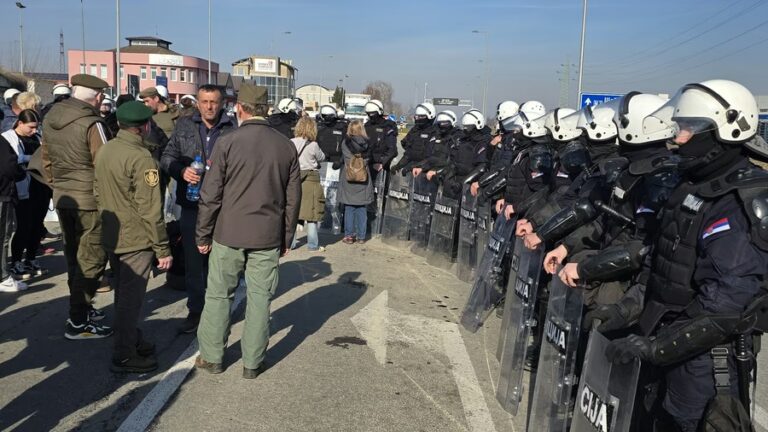 Totalne blokade poljoprivrednika u pojedinim selima Srbije: Do Beograda se ne može preko Bogatića