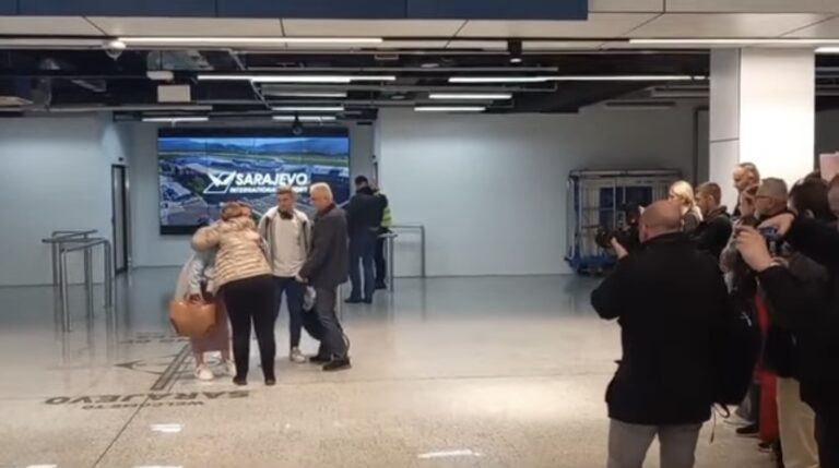 Konačno sletio avion iz Dubaija sa državljanima BiH u Sarajevo