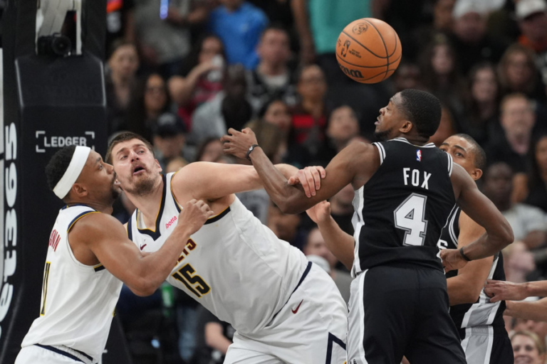 Jokić „monstruoznim“ tripl-dablom srušio oslabljeni San Antonio