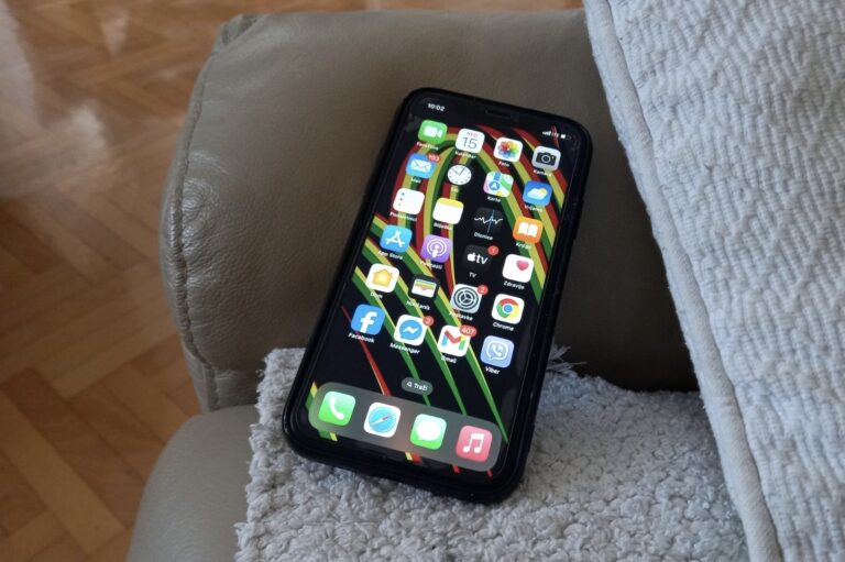 Ako vam je mobilni pored glave dok spavate, pročitajte ovo odmah