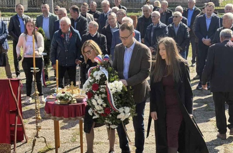 Savić odao počast stradalima u Vršanima: Istinu i sjećanje moramo prenijeti na buduće generacije