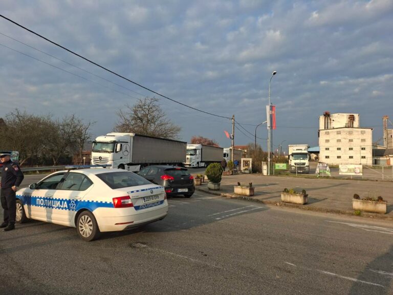 Prevoznici krenuli ka granicama, MUP RS ne dozvoljava blokade