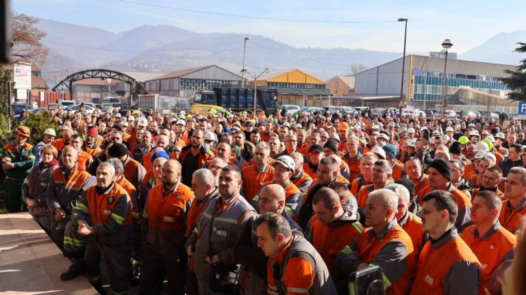 Radnici Nove željezare Zenica krenuli na protest pred Savjet ministara BiH