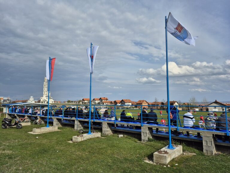 Uz pomoć TRB-a ograđene tribine FK „Branjevo“ i postavljeni jarboli