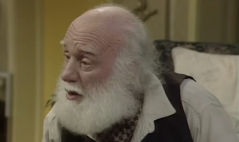 Oštećen grob zvijezde „Mućki“: Fanovi besni na vandale