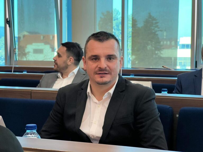 Perica Lukić: Gradska upravo i gradonačelniče – sram vas bilo, ugasili ste sport u Semberiji