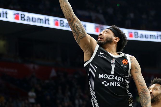 Ludilo u Areni! Partizan slavio protiv Valensije posle dva produžetka, Karlik je sa druge planete