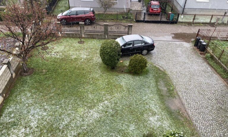 U Bijeljini pada snijeg: Proljeće na čekanju, pahulje iznenadile građane