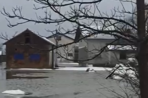 Voda ušla u podrume i garaže u Prijedoru, vatrogasci na terenu