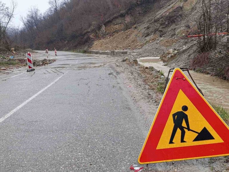 Uspostavljena prohodnost puta kroz Tobut – oprezna vožnja!