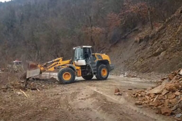 Obustavljen saobraćaj na magistralnom putu Zvornik – Mililći: Odroni, poplave i snijeg blokirali saobraćaj širom RS