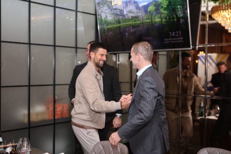 Novak Đoković iščekuje spektakl u Zenici: Društvo mu prave visoki zvaničnici UEFA