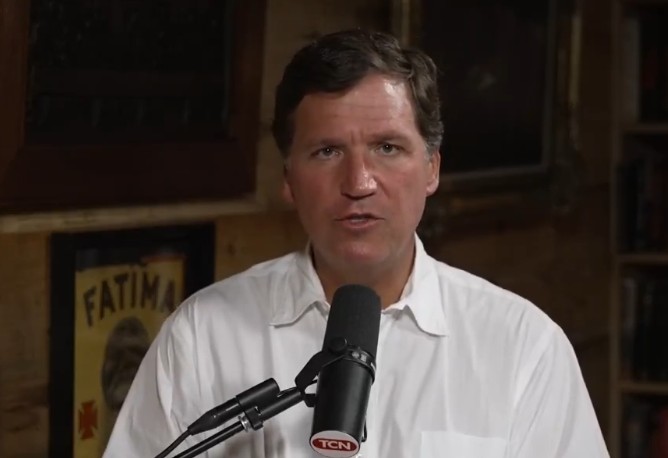 Taker Karlson tvrdi da mu CIA čita privatne poruke: „Optužiće me da sam strani agent“