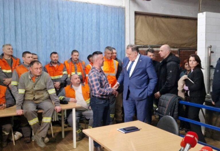 Dodik u posjeti radnicima Nove Ljubije: Najavio isplatu šest plata
