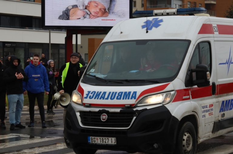 Muškarac zadobio povrede glave u udesu u Surčinu