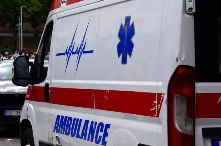 Teška saobraćajna nesreća kod Mladenovca: Auto sletio s puta, stradao vozač