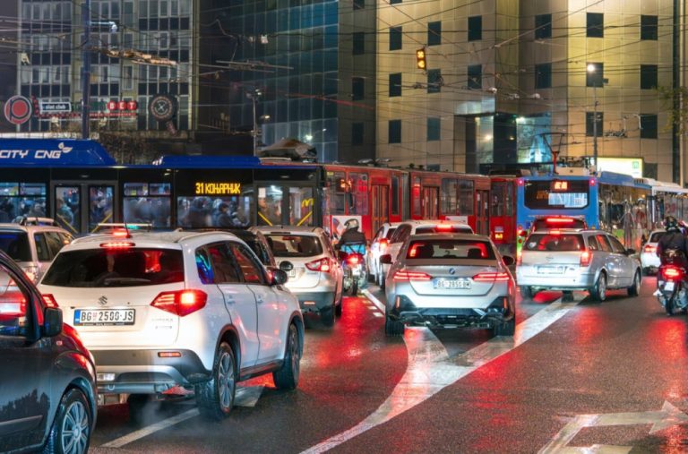 Sudar autobusa i automobila na Slaviji: Četvoro povrijeđenih, među njima i trudnica