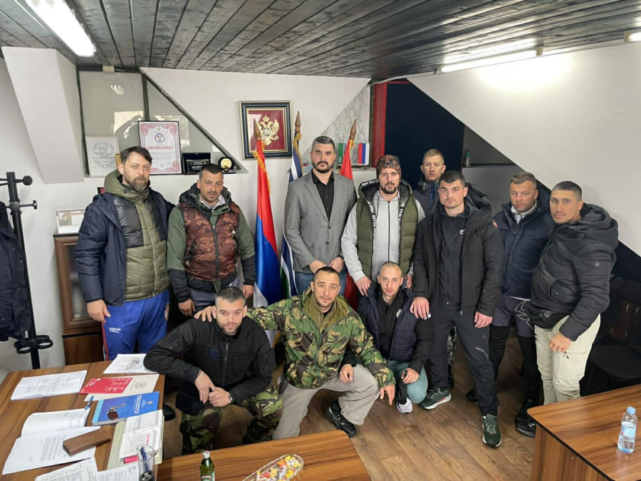 Bratski dočekani na Žabljaku: Srpski hodočasnici prešli crnogorsku granicu, prate ih surovi vremenski uslovi