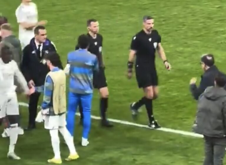 Vinčića jurili po terenu: „Sudija je upropastio dvomeč“