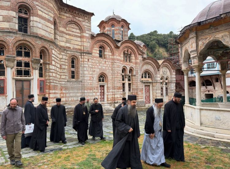 Mitropolit Fotije u posjeti Hilandaru