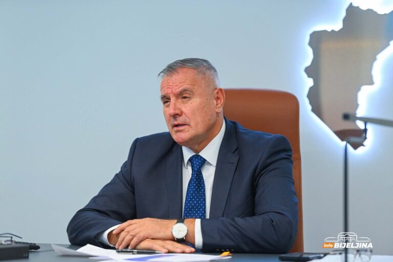 Autoputevi RS: Zbog opstrukcija u UIO BiH novi most kod Gradiške i dalje zatvoren, građani čekaju satima