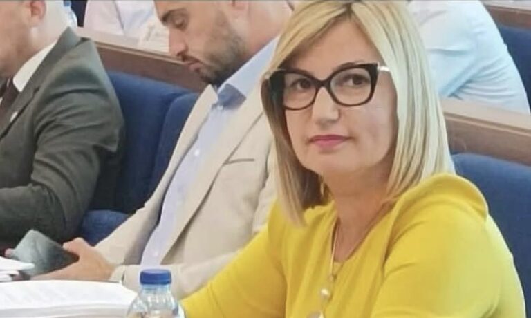 Tatjana Perić: Gradonačelniče, počistite sopstveno dvorište, pa tek onda držite lekcije drugima!