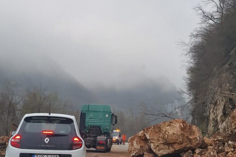 Odroni i klizišta u Srpskoj: Zatvoreno više putnih pravaca