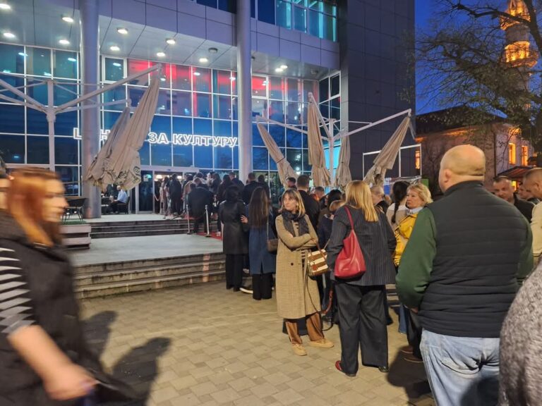 „Crveni tepih“: Filmsko veče u Bijeljini FOTO
