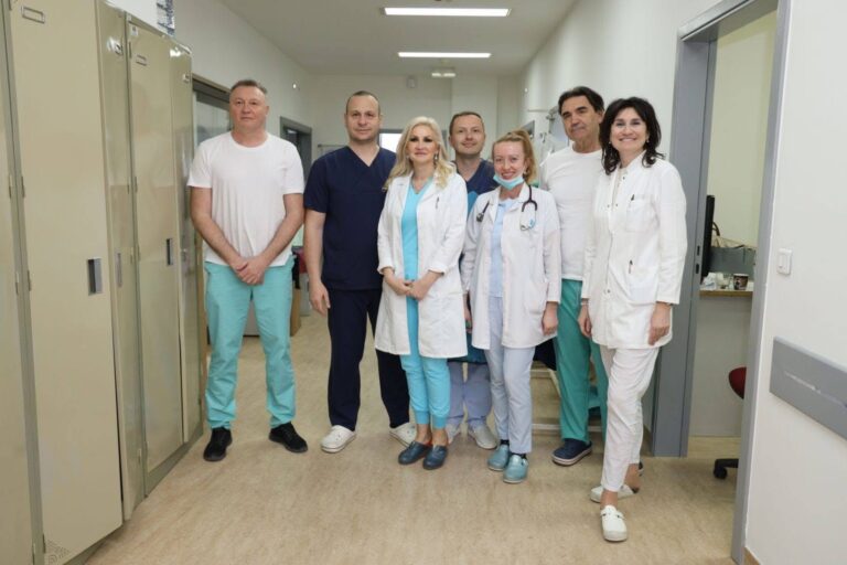 UKC RS prvi put ugradio PFO okluder: Zatvorena „rupica“ na srcu bez operacije (FOTO)