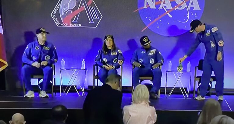 Neprepoznatljivi? Ovako izgledaju astronauti nakon 10 dana provedenih u svemiru FOTO