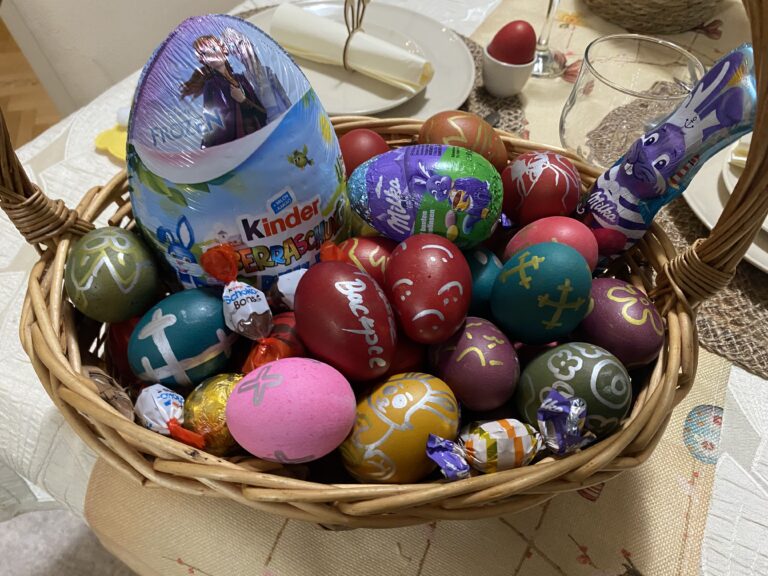 Najvažniji običaji za Vaskrs: Šta danas ne treba jesti?